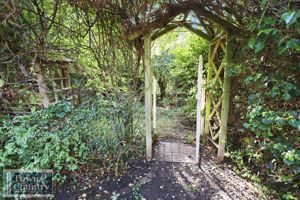 Ladysmith Avenue - click for photo gallery